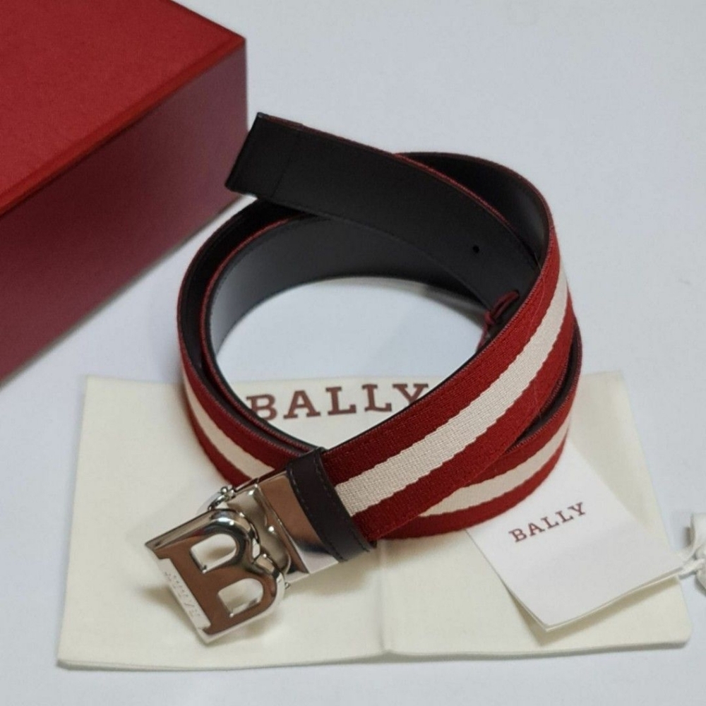 NWT Bally Men’s Bisung “B Buckle” belt, size: 110/44